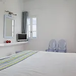 Numo Mykonos Boutique カラファティス